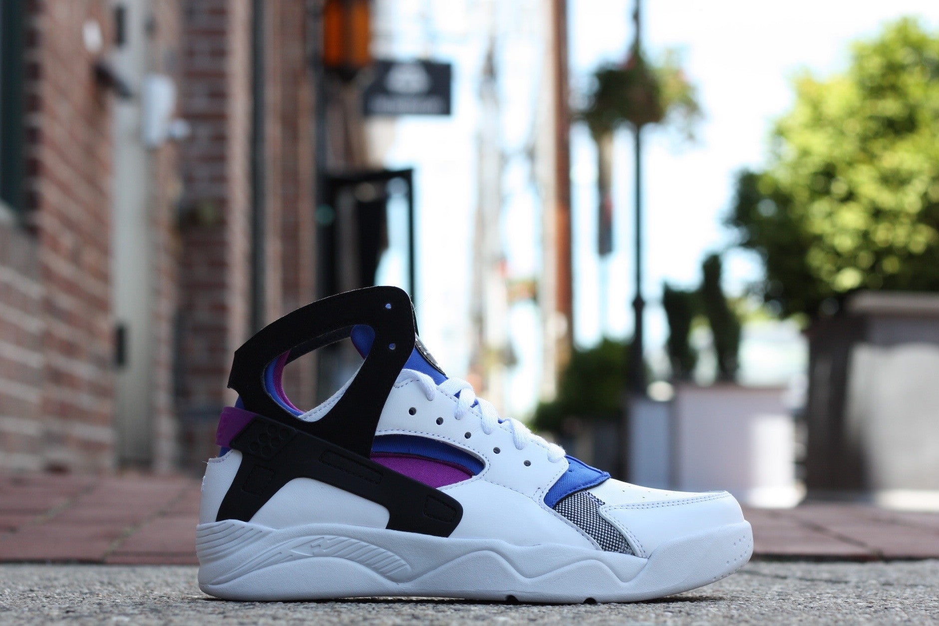 NIKE AIR FLIGHT HUARACHE PRM QS 686203-100 - thesneakerspy