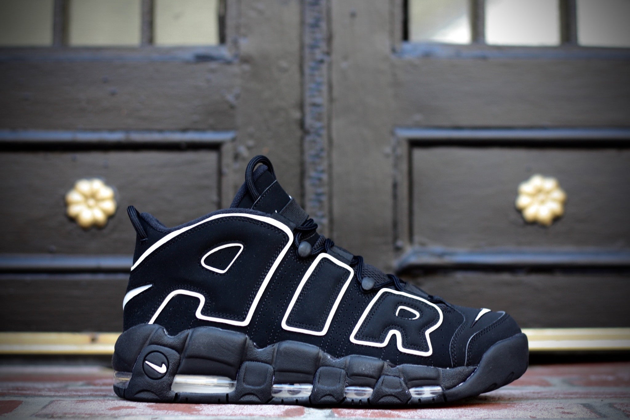 NIKE AIR UPTEMPO BLACK/WHITE 414962-002 - thesneakerspy