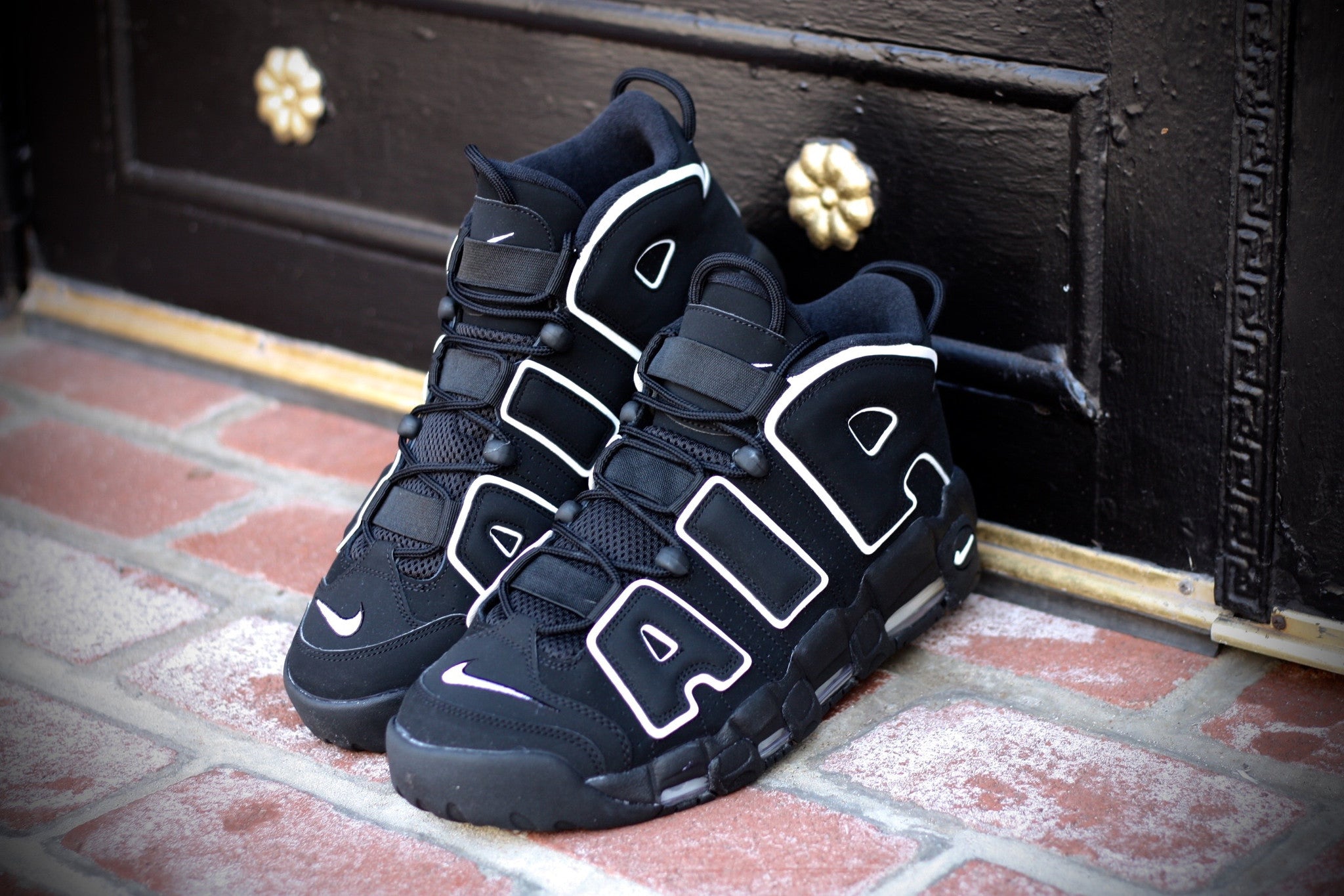 NIKE AIR UPTEMPO BLACK/WHITE 414962-002 - thesneakerspy