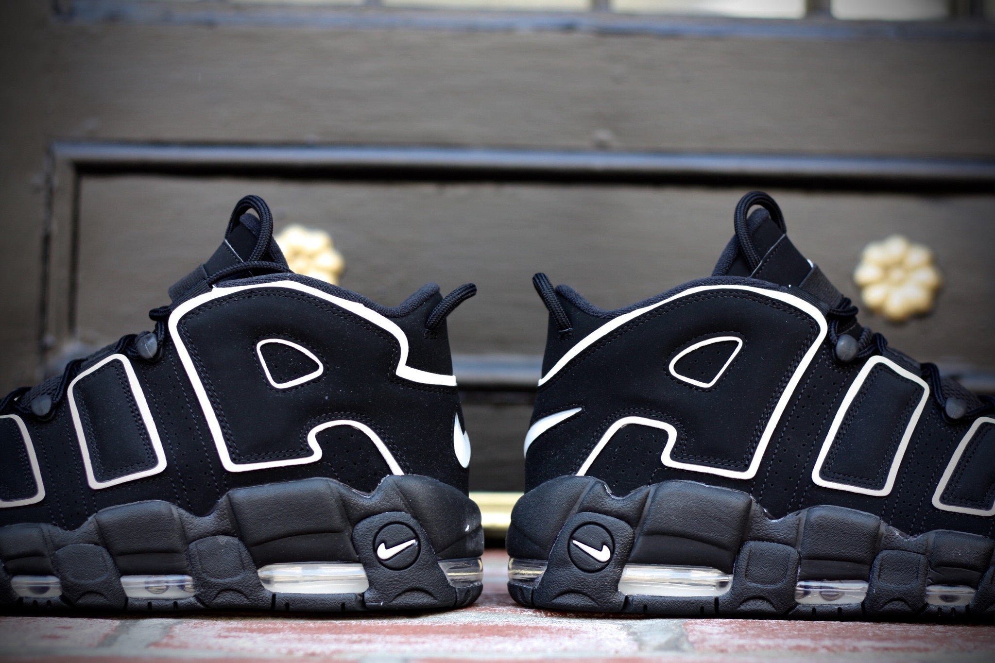 NIKE AIR UPTEMPO BLACK/WHITE 414962-002 - thesneakerspy