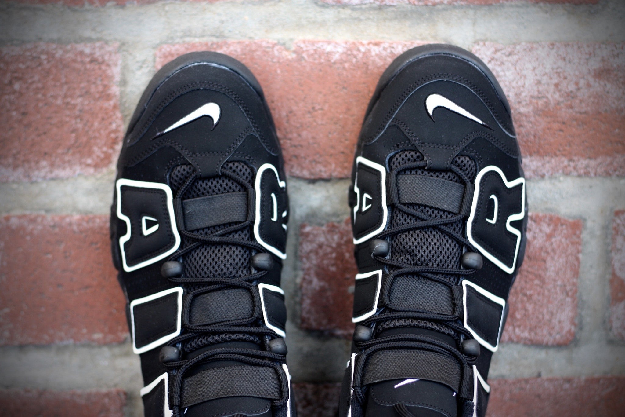 NIKE AIR UPTEMPO BLACK/WHITE 414962-002 - thesneakerspy