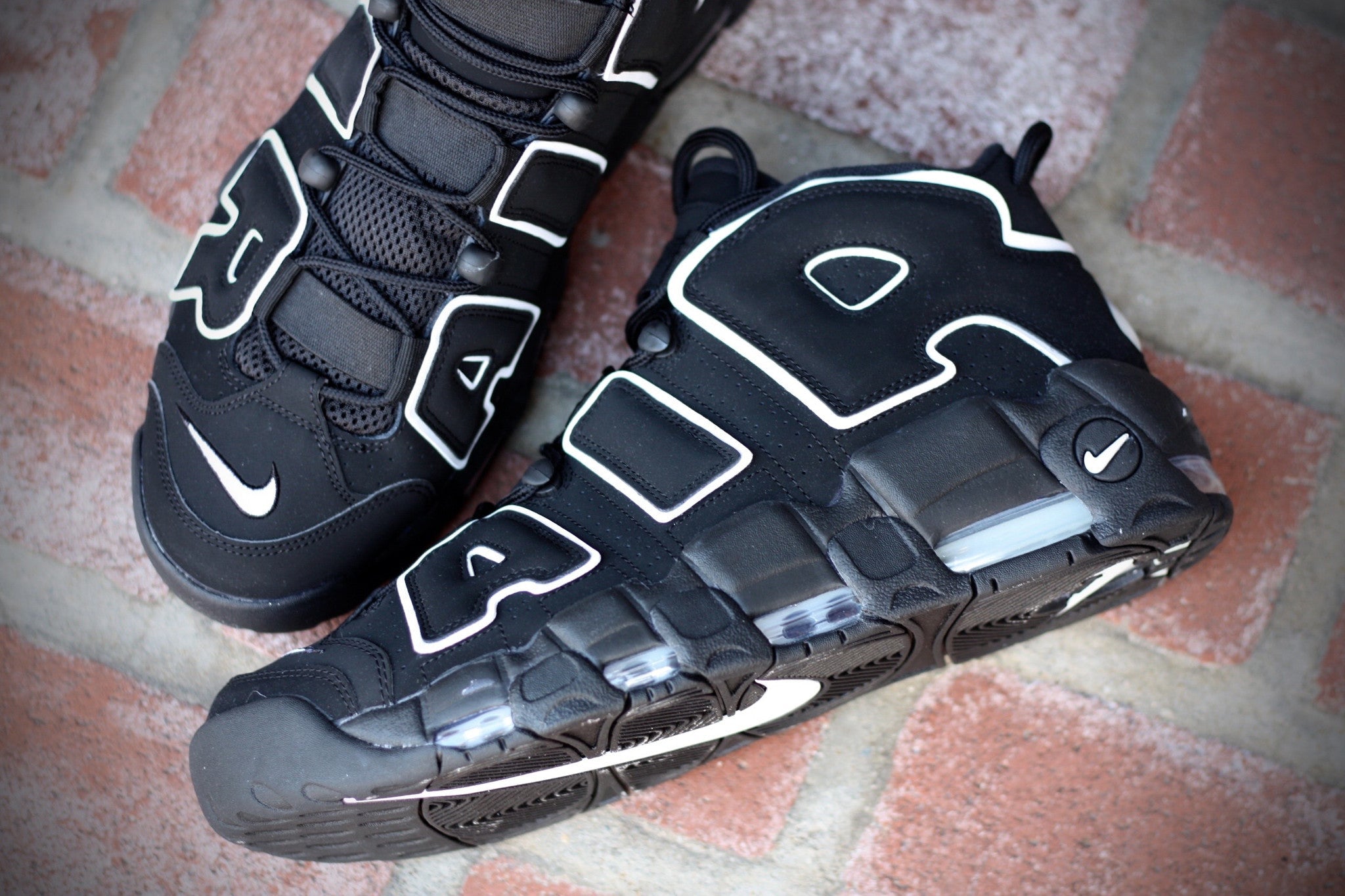 NIKE AIR UPTEMPO BLACK/WHITE 414962-002 - thesneakerspy