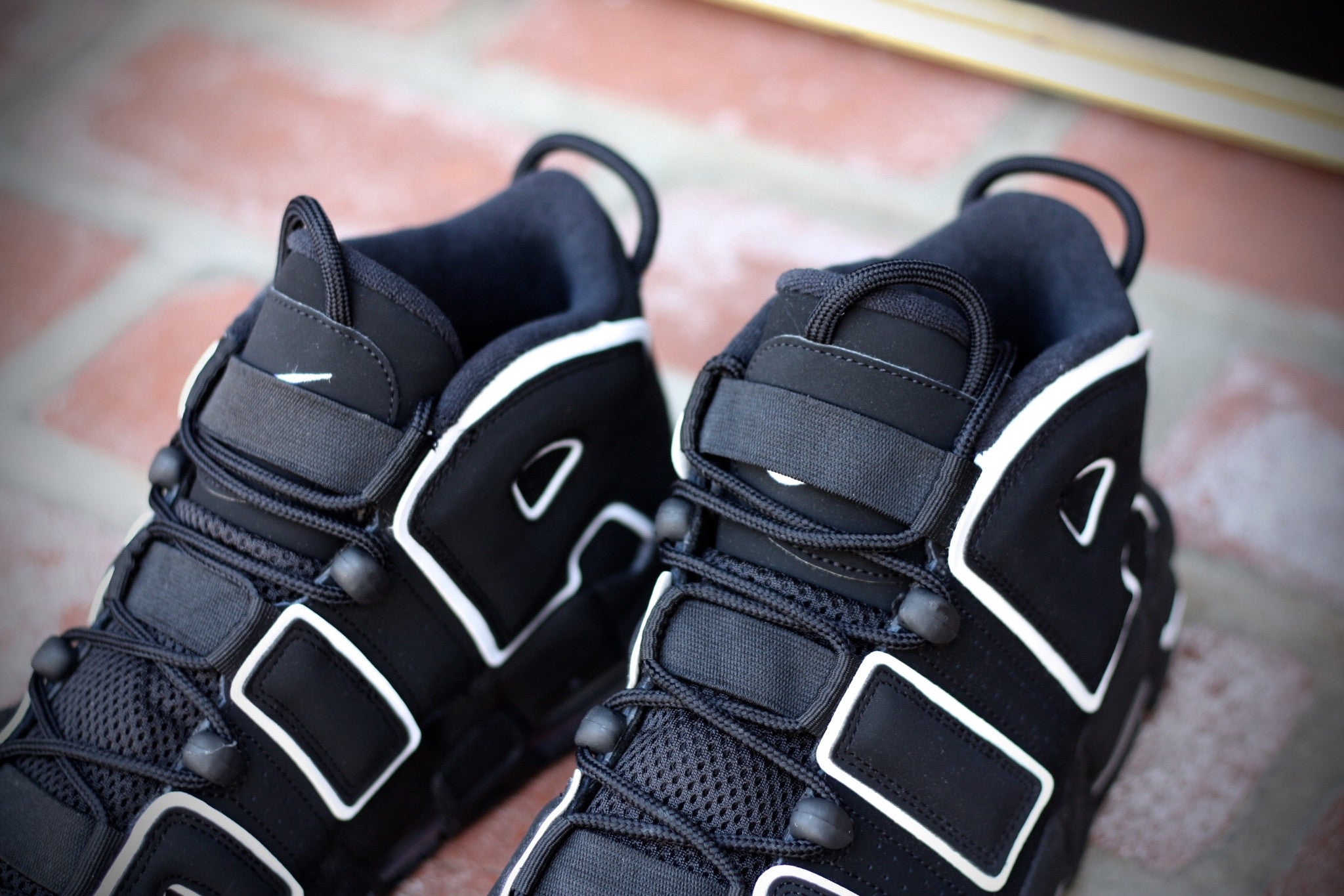 NIKE AIR UPTEMPO BLACK/WHITE 414962-002 - thesneakerspy