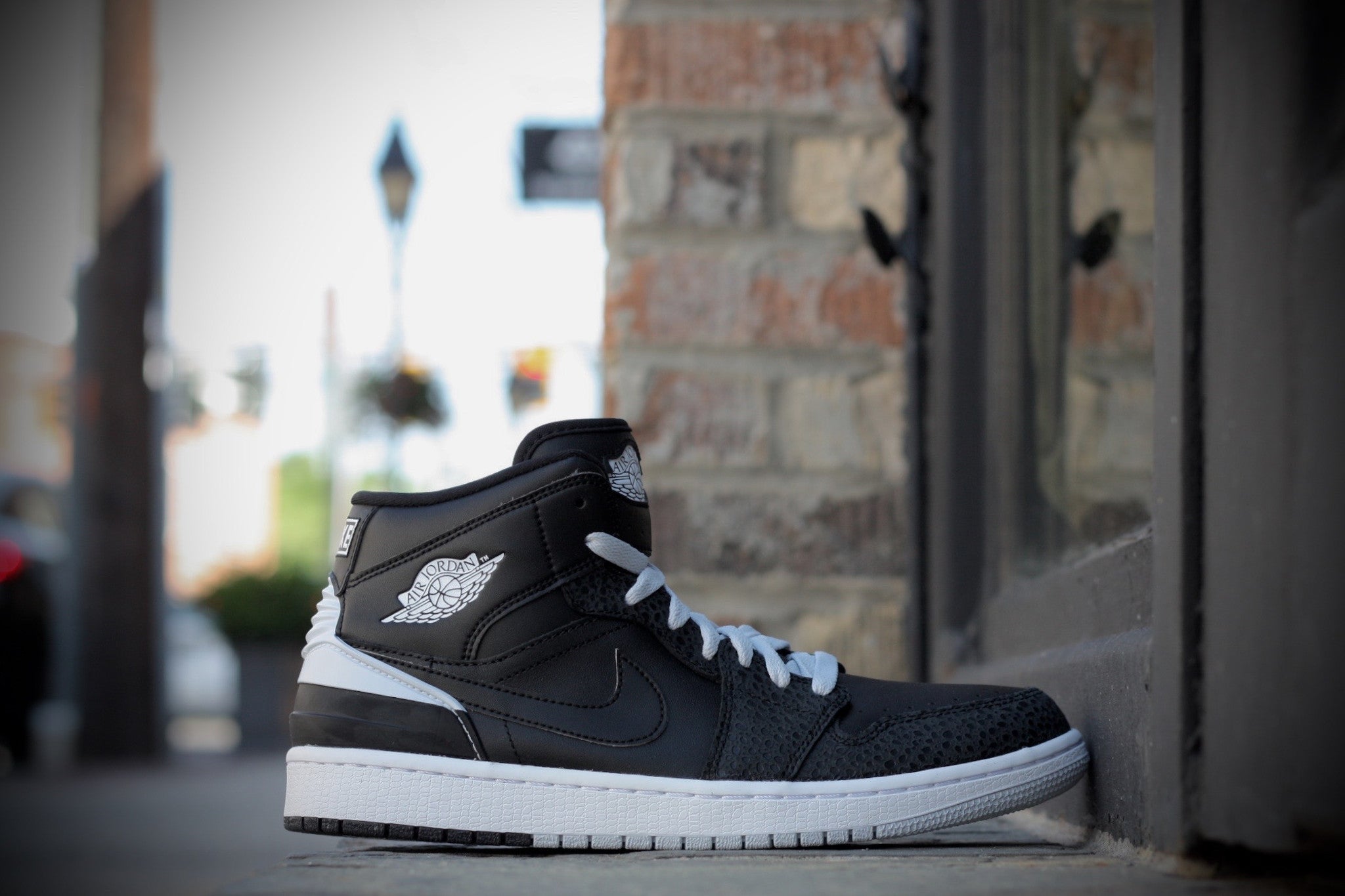 AIR JORDAN 1 MID 88 BLACK/WHITE 644490-010 - thesneakerspy