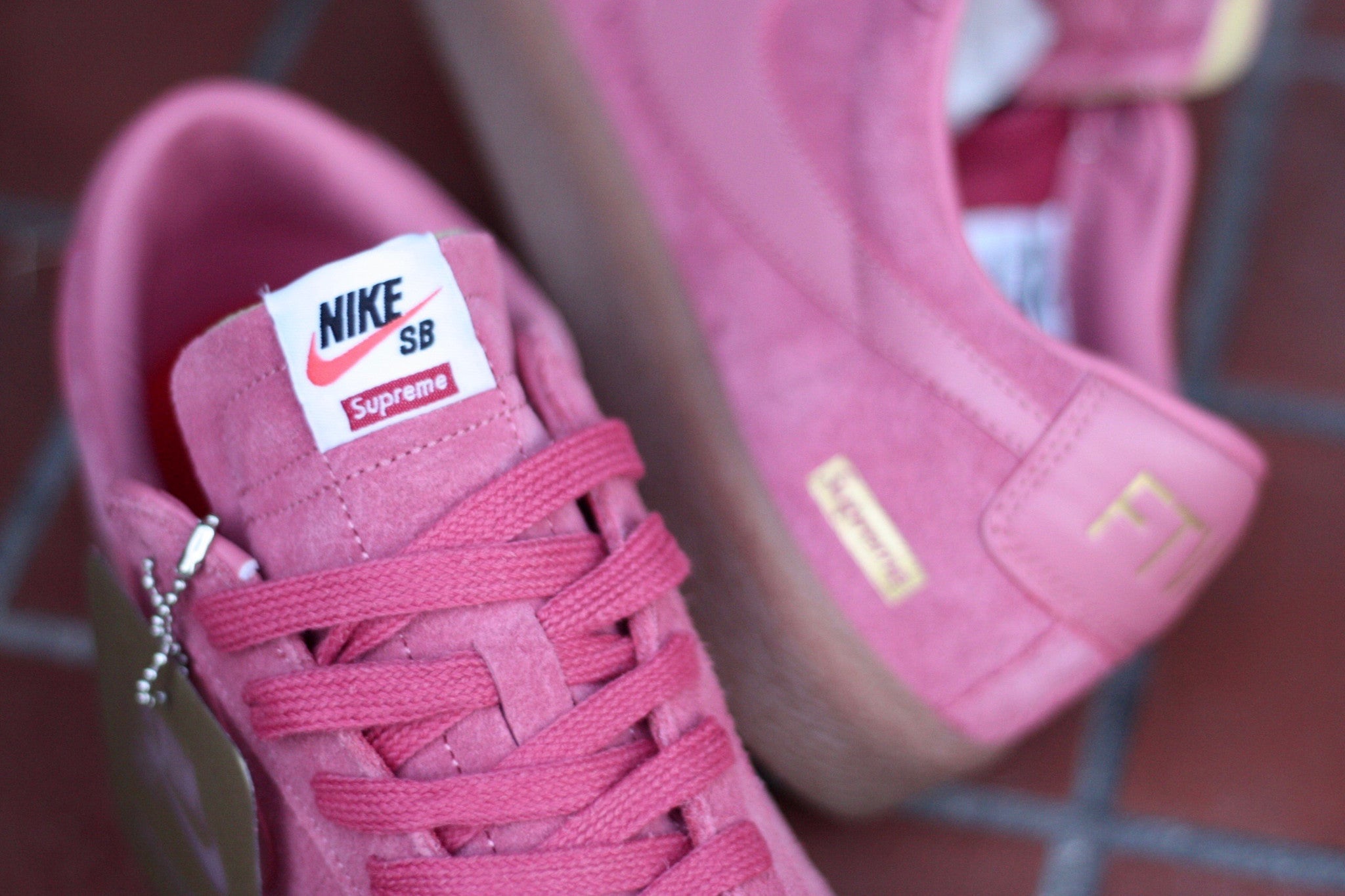 NIKE SB BLAZER SUPREME PINK 716890-669 - thesneakerspy