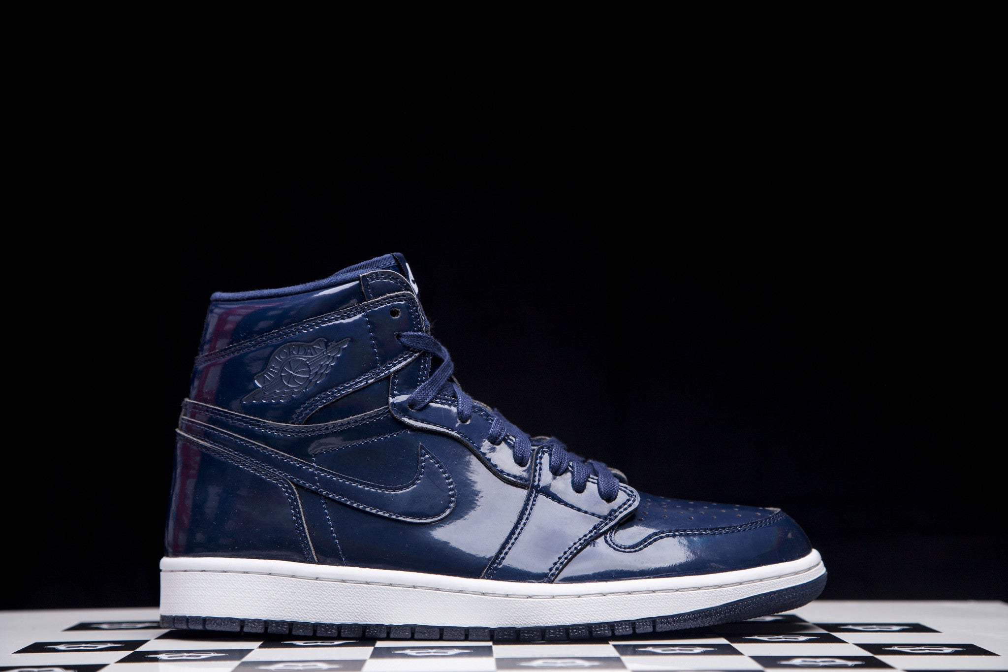 AIR JORDAN RETRO 1 HI OG DSM 789747 401 - thesneakerspy