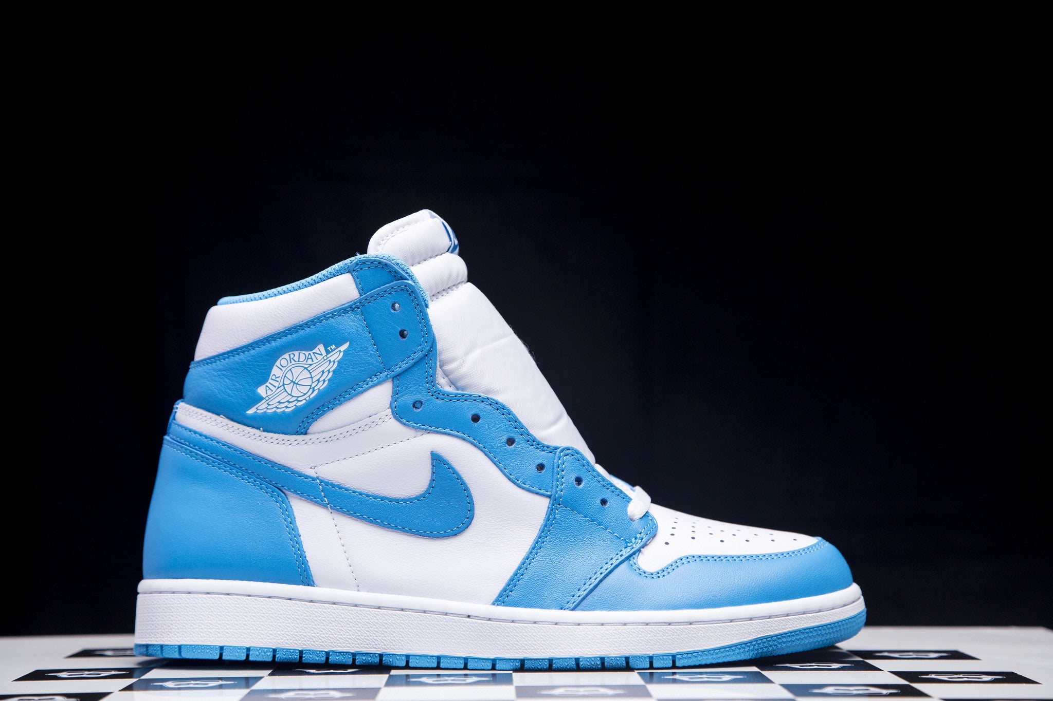 AIR JORDAN RETRO 1 HI OG "UNC" 555088 117 - thesneakerspy