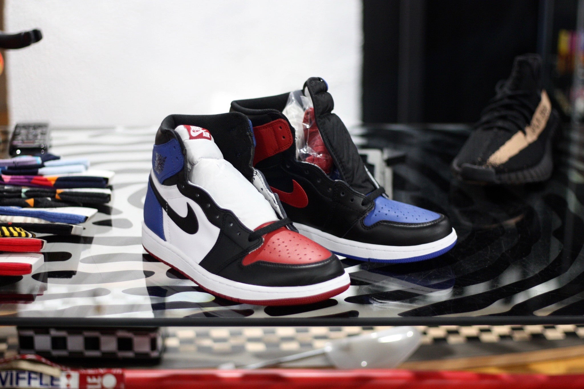 AIR JORDAN RETRO 1 "TOP 3" 555088-026 - thesneakerspy