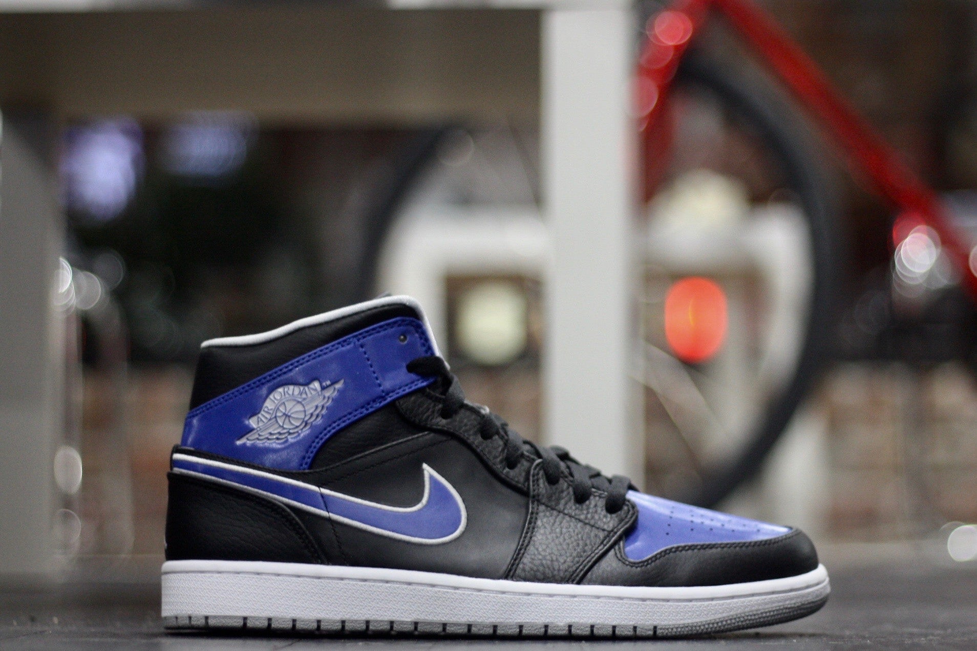 AIR JORDAN RETRO 1 MID "ROYAL/BLACK" 554724-007 - thesneakerspy