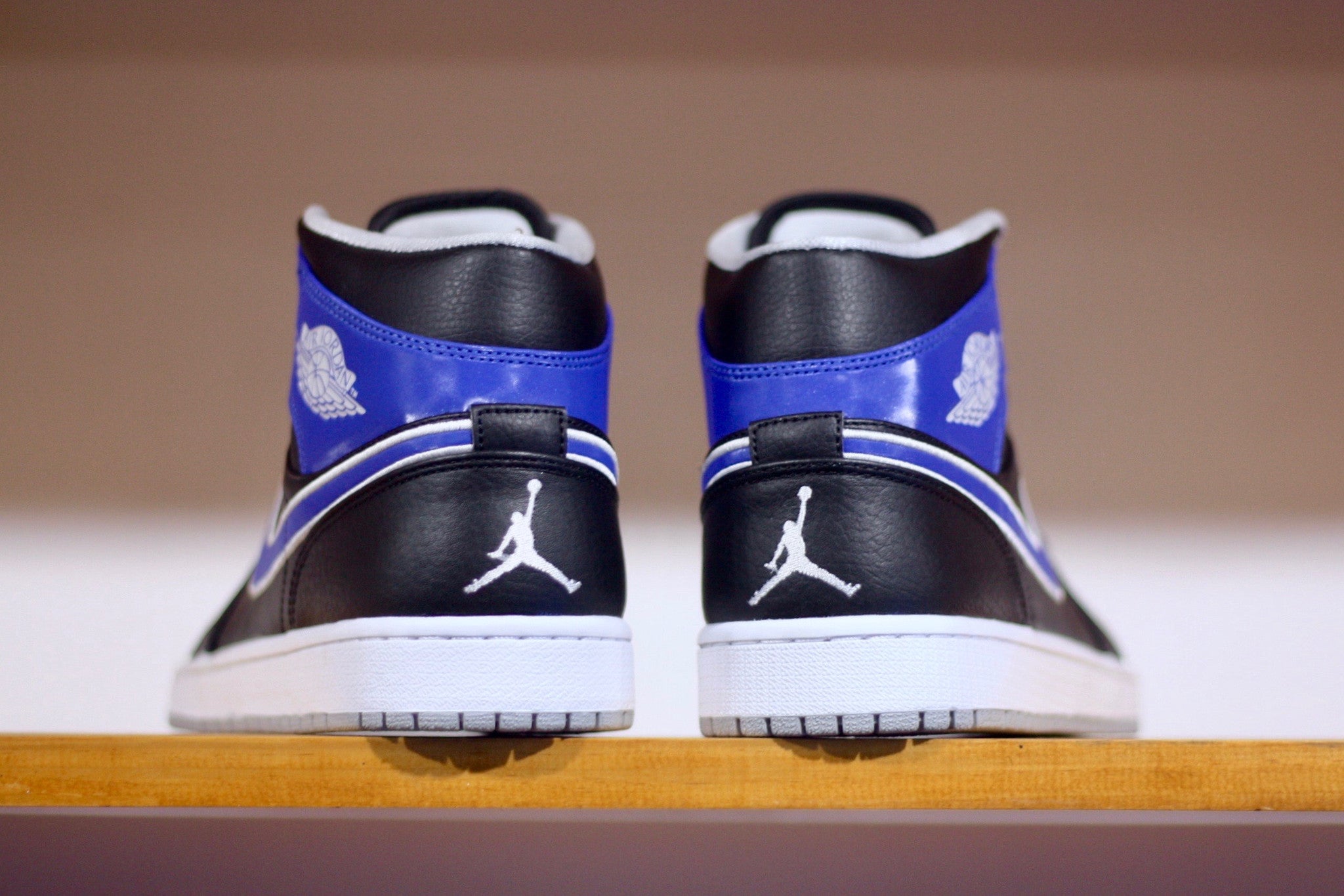 AIR JORDAN RETRO 1 MID "ROYAL/BLACK" 554724-007 - thesneakerspy