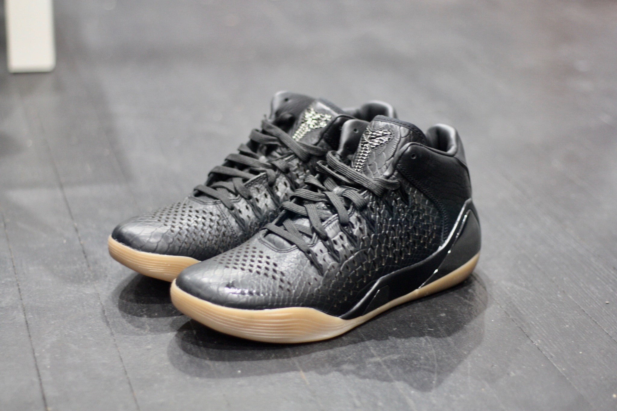 NIKE KOBE IX MID EXT QS "BLACK GUM" 704286-001