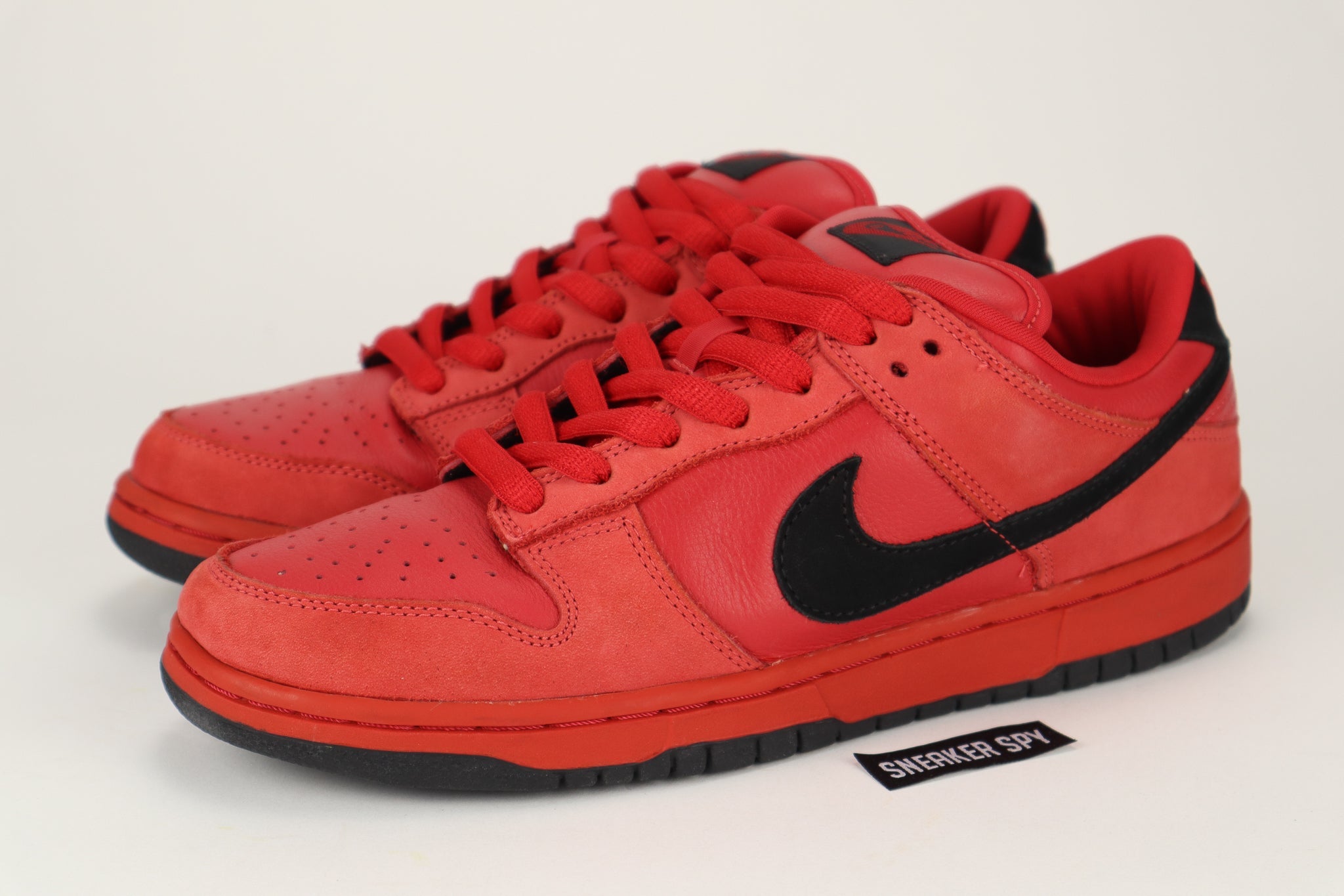 NIKE DUNK LOW PRO SB "TRUE RED" 304292 601 (PRE-OWNED)