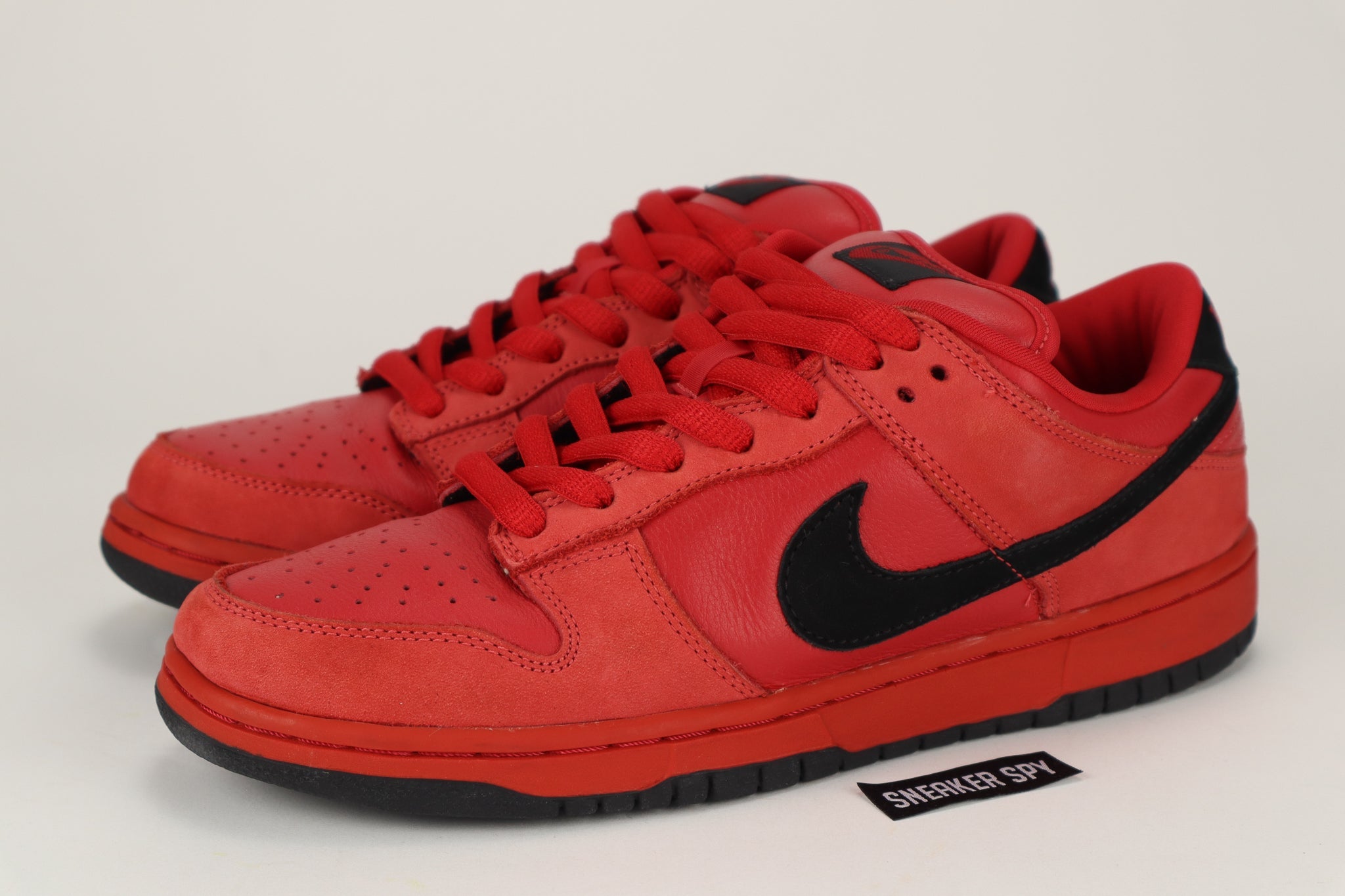 NIKE DUNK LOW PRO SB "TRUE RED" 304292 601 (PRE-OWNED)