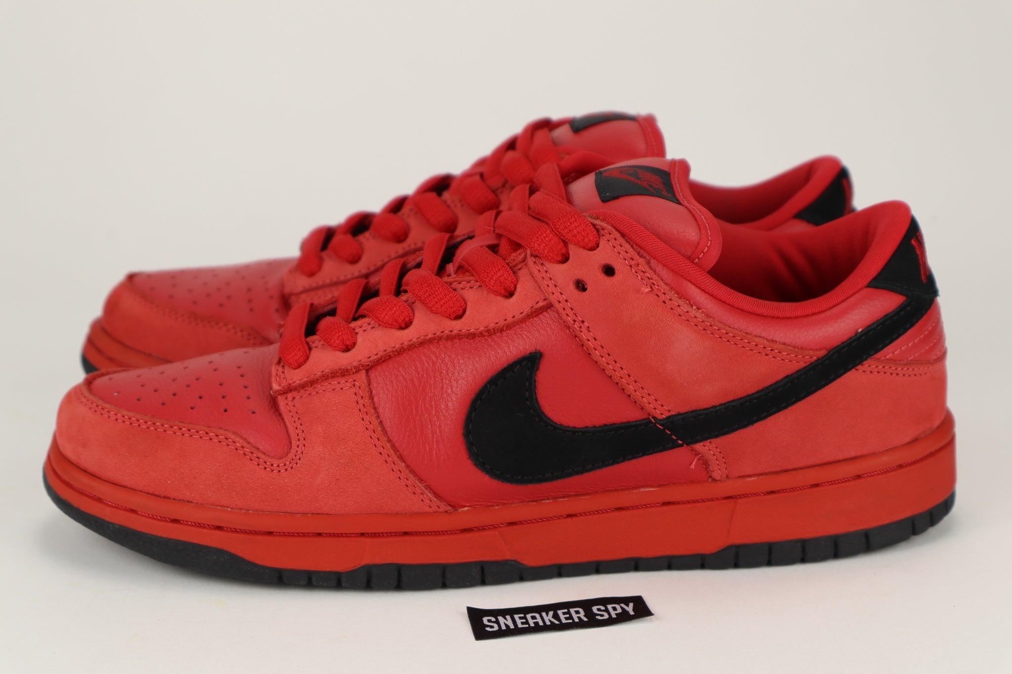 NIKE DUNK LOW PRO SB "TRUE RED" 304292 601 (PRE-OWNED)