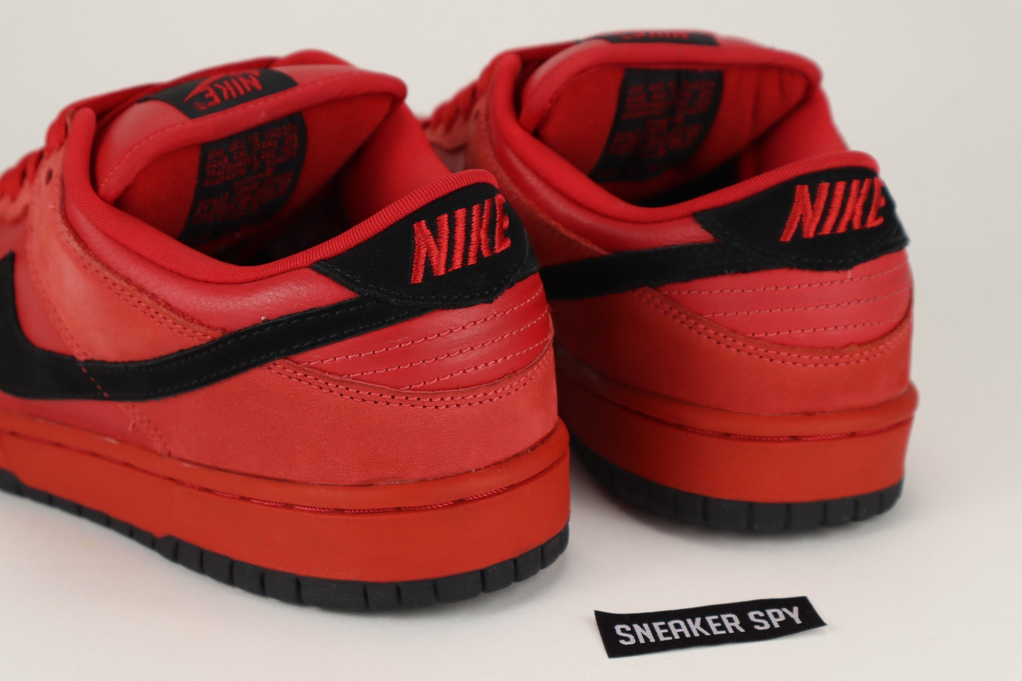 NIKE DUNK LOW PRO SB "TRUE RED" 304292 601 (PRE-OWNED)