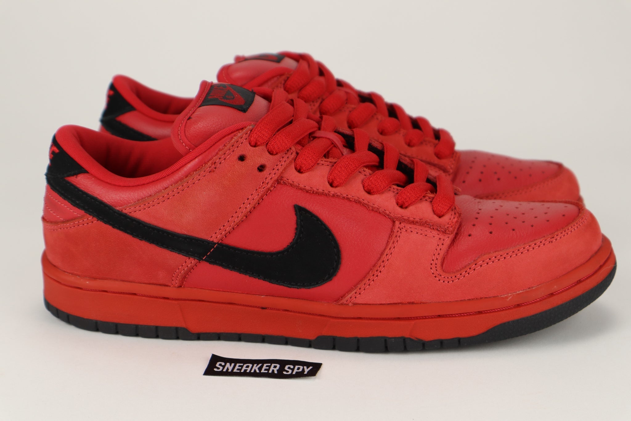 NIKE DUNK LOW PRO SB "TRUE RED" 304292 601 (PRE-OWNED)