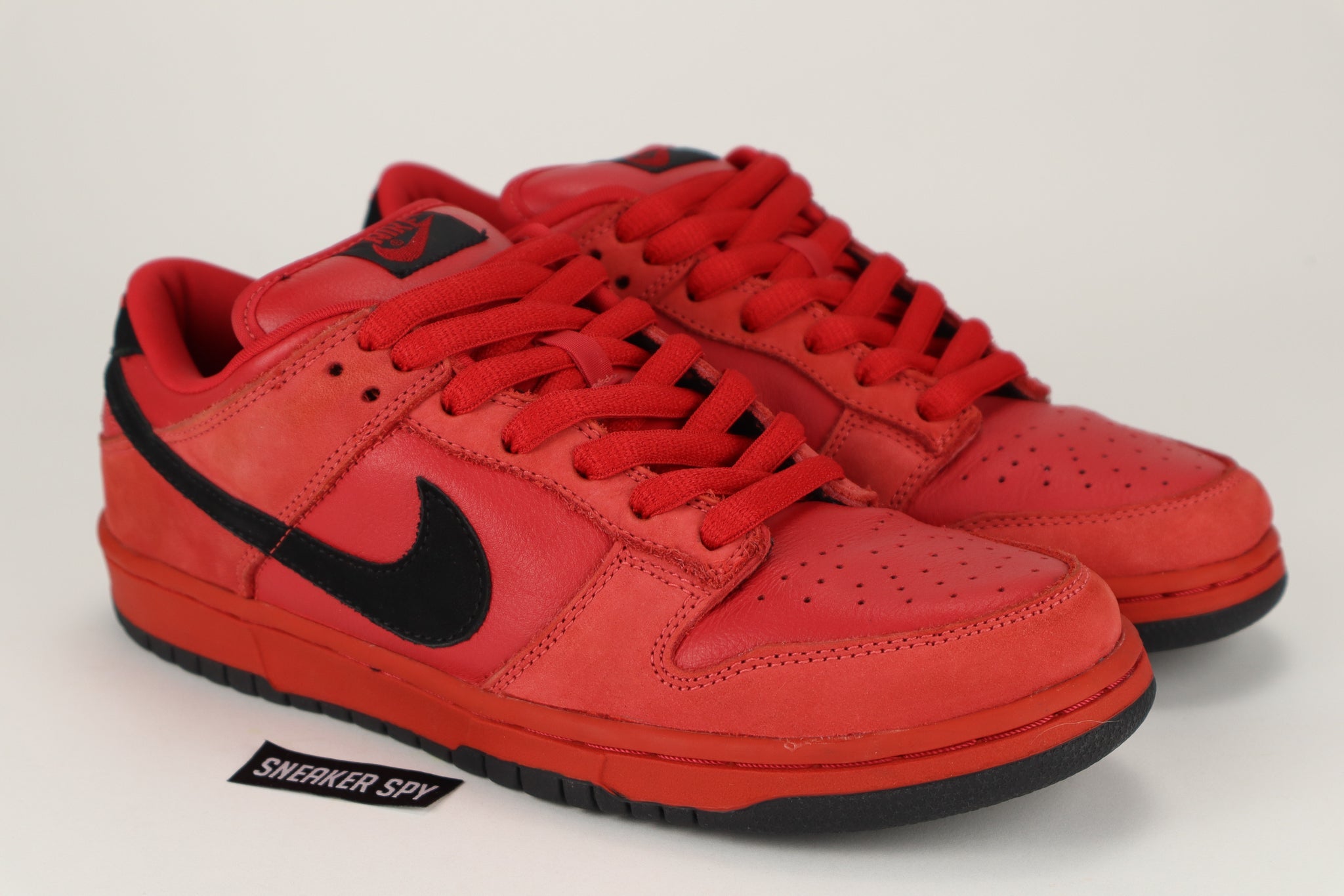 NIKE DUNK LOW PRO SB "TRUE RED" 304292 601 (PRE-OWNED)