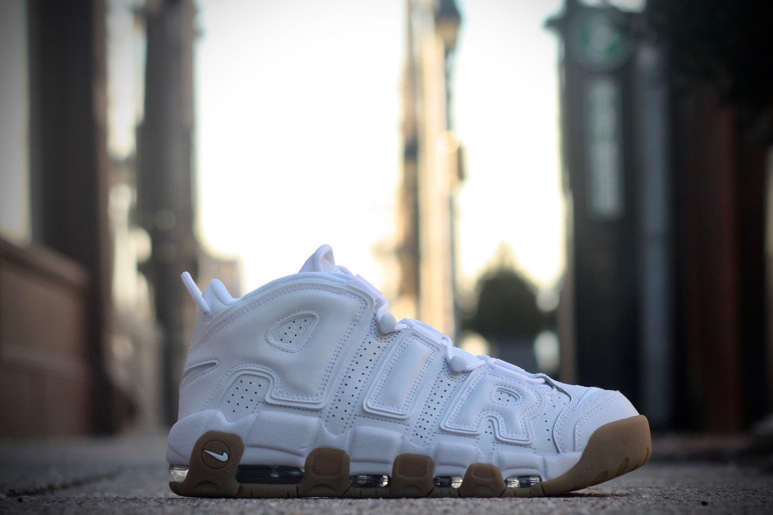 NIKE AIR MORE UPTEMPO WHITE/ GUM 414962-103