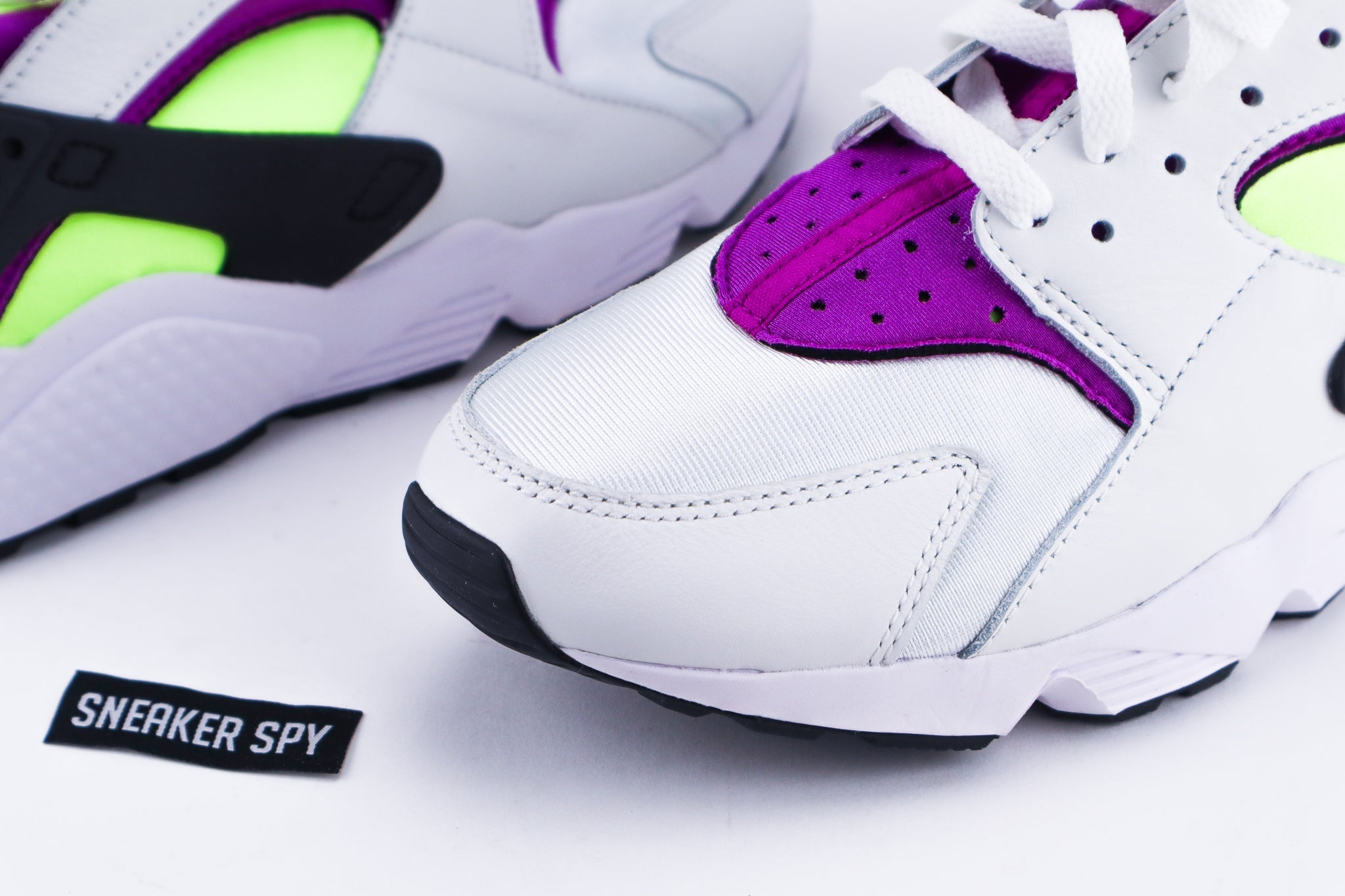 NIKE AIR HUARACHE "NEON" DD1068 104