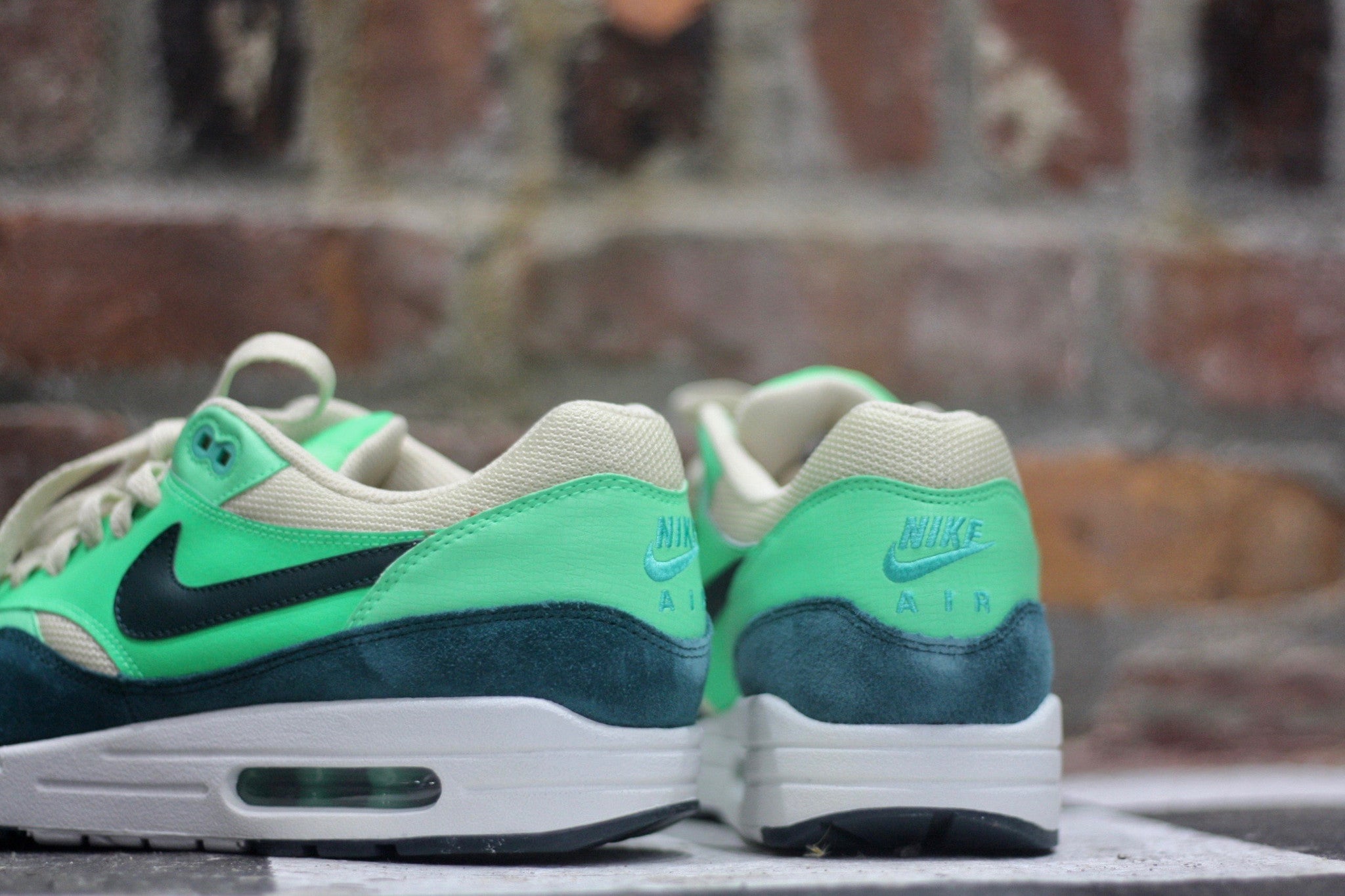 NIKE AIR MAX 90 ESSENTIAL "DARK ATOMIC GREEN" 537383-230