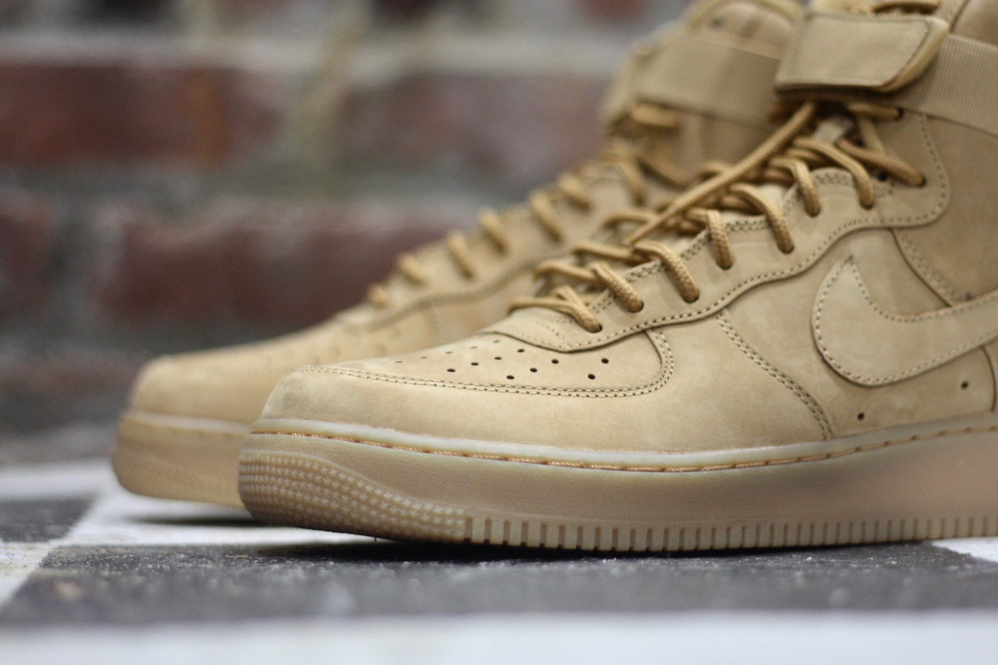 NIKE AIR FORCE 1 HIGH 2007 lV8 "WHEAT" 806403-200