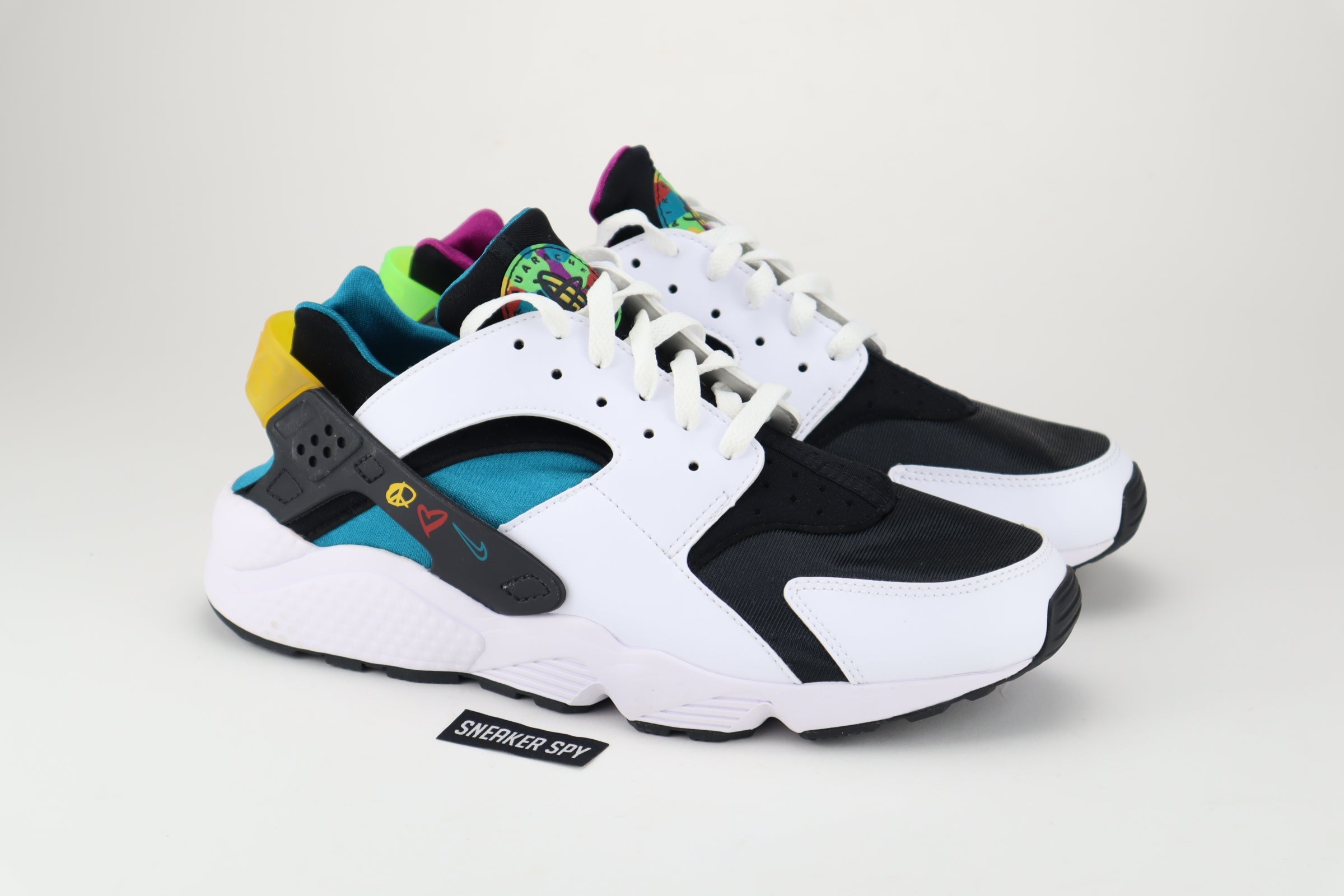 NIKE AIR HUARACHE "PEACE AND LOVE" DM8152 100