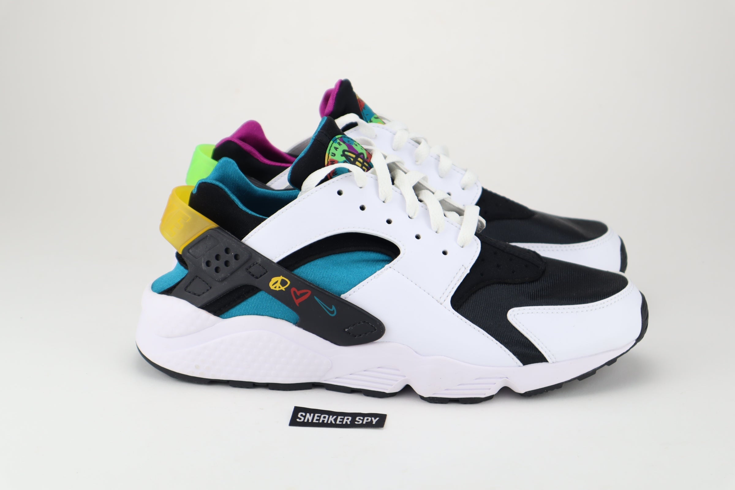 NIKE AIR HUARACHE "PEACE AND LOVE" DM8152 100