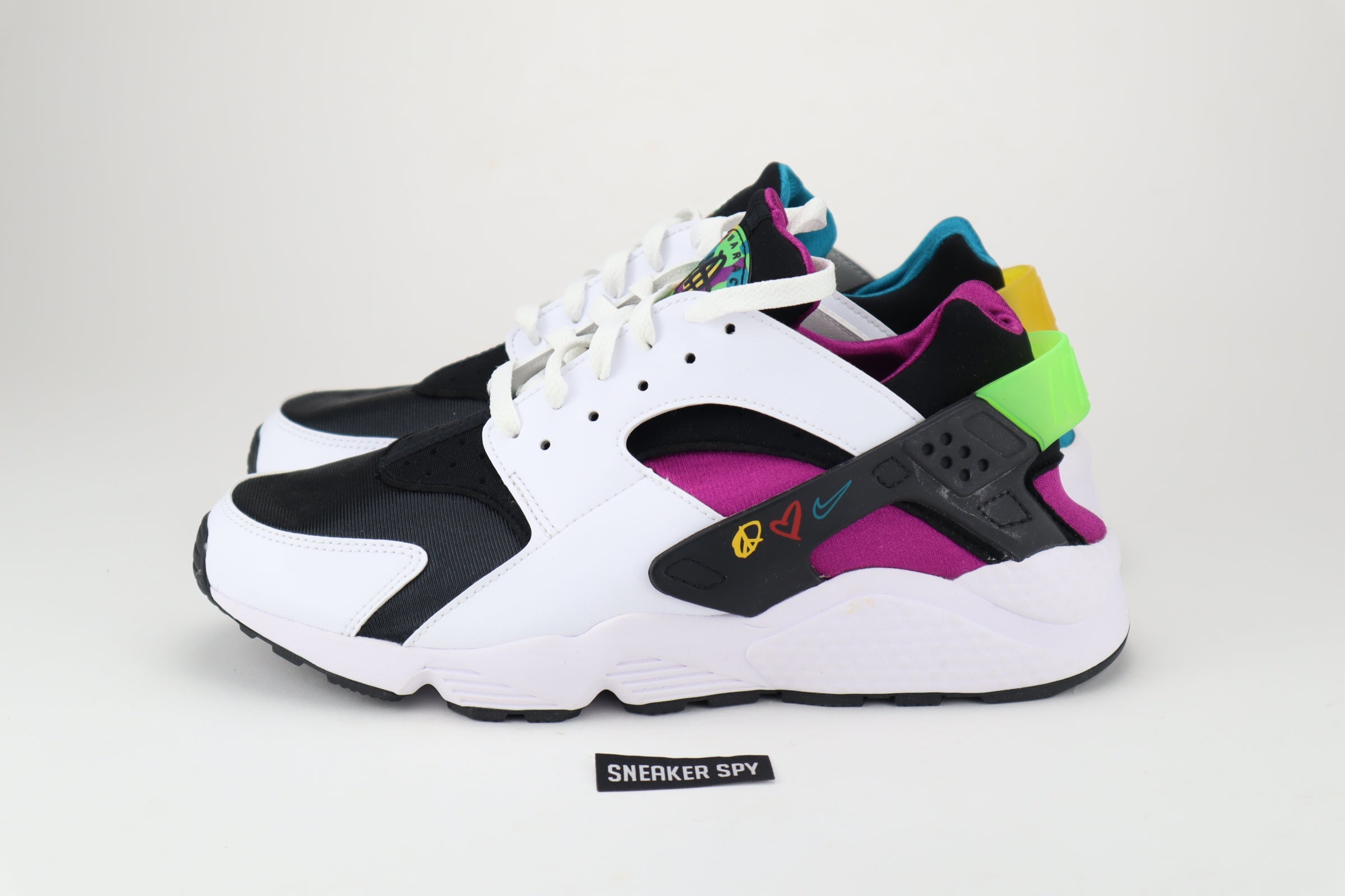 NIKE AIR HUARACHE "PEACE AND LOVE" DM8152 100