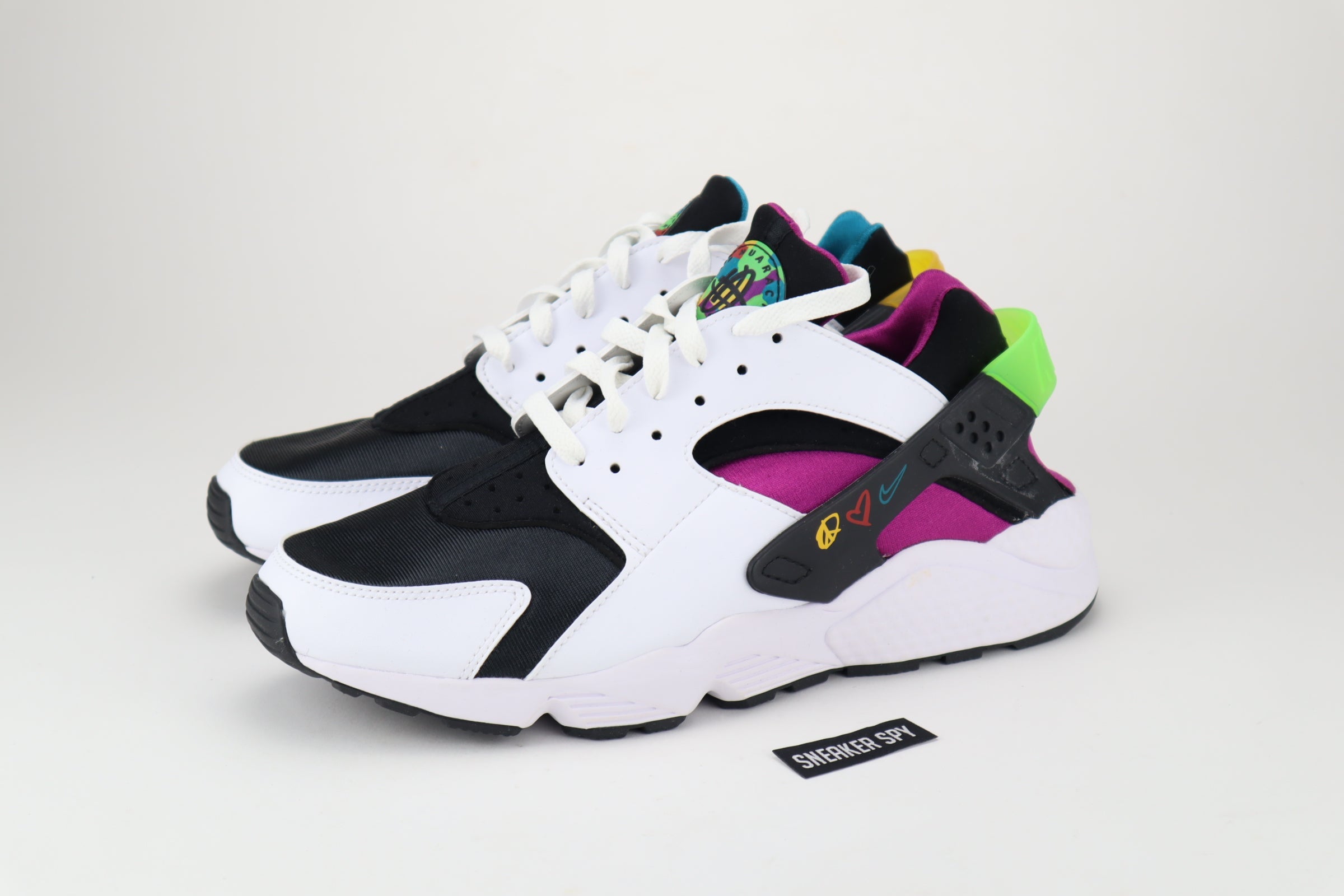 NIKE AIR HUARACHE "PEACE AND LOVE" DM8152 100