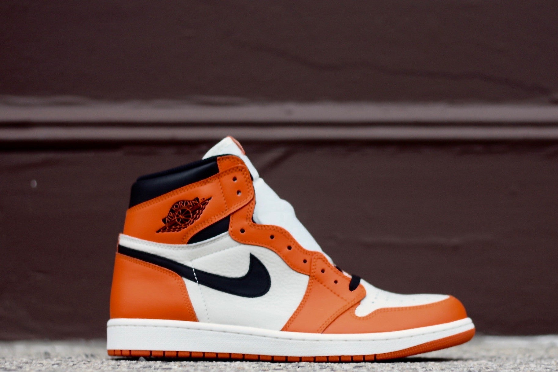 AIR JORDAN RETRO 1 HI OG "REVERSE SHATTERED BACKBOARD" 555088 113 - thesneakerspy