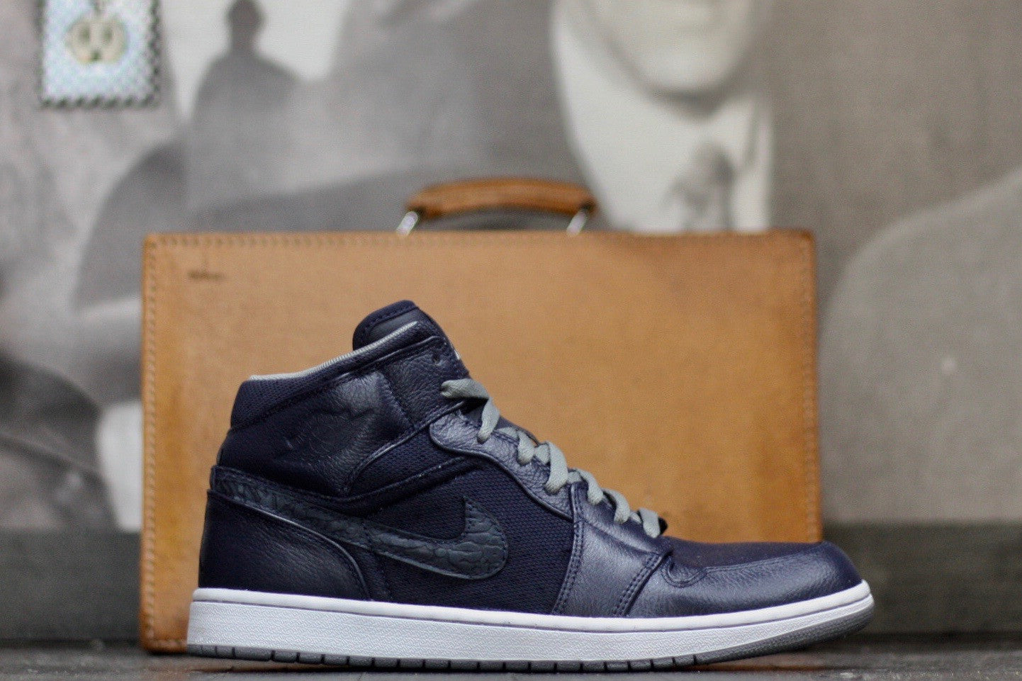 AIR JORDAN RETRO 1 PHAT "NAVY" 364770 402 - thesneakerspy