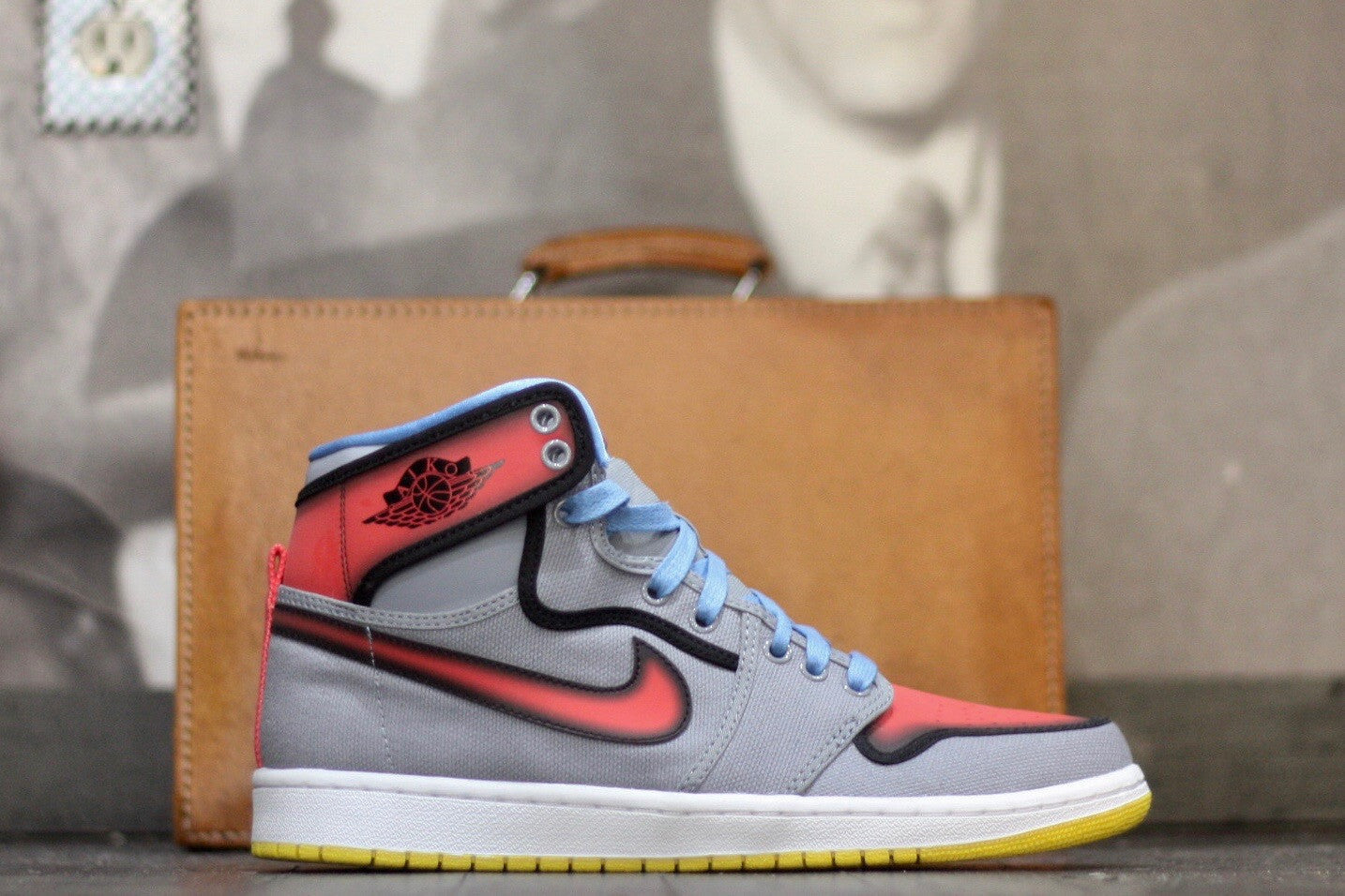 AIR JORDAN RETRO 1 MID "BARCELONA" 539541-035 - thesneakerspy