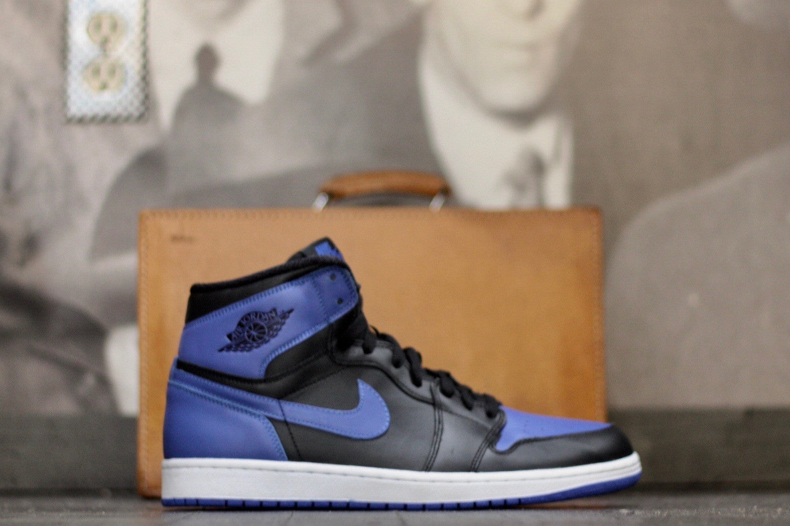 AIR JORDAN RETRO 1 "ROYAL" 555088 085 - thesneakerspy