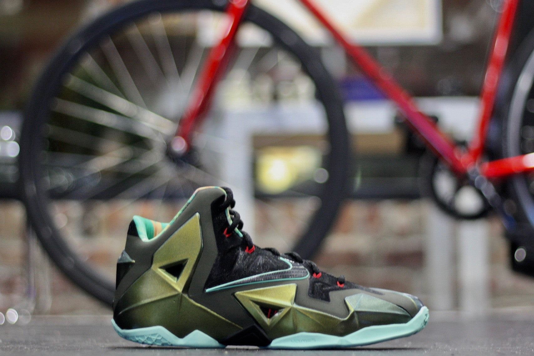 NIKE LEBRON XI "KINGS PRIDE" 616175-700