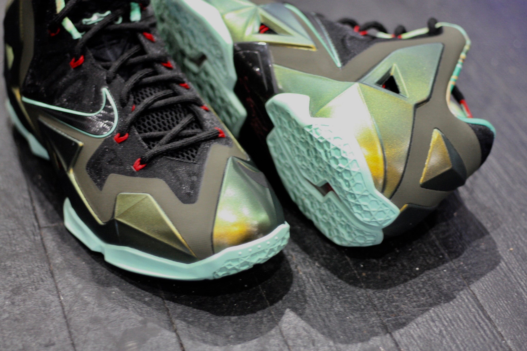 NIKE LEBRON XI "KINGS PRIDE" 616175-700