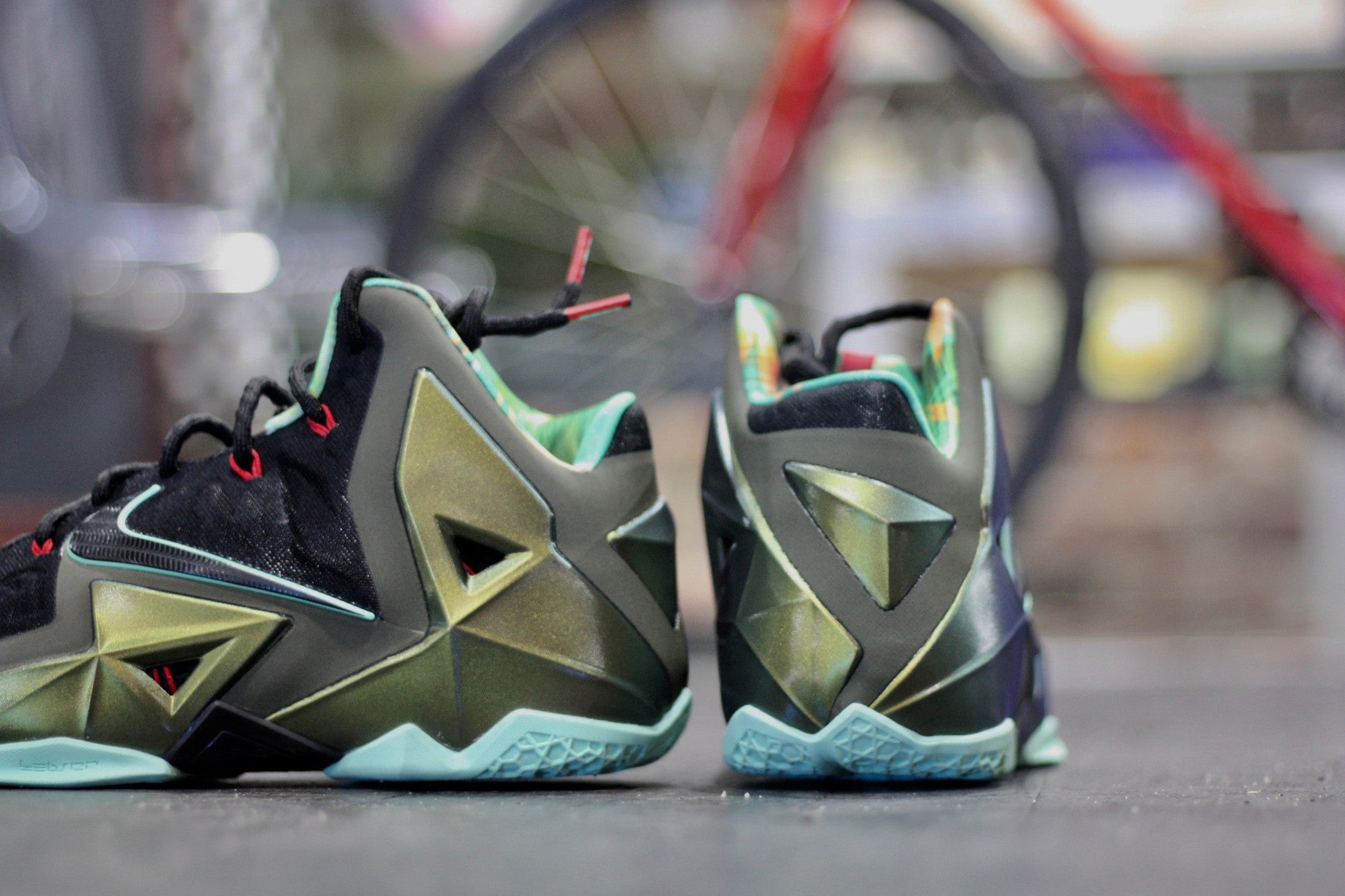 NIKE LEBRON XI "KINGS PRIDE" 616175-700