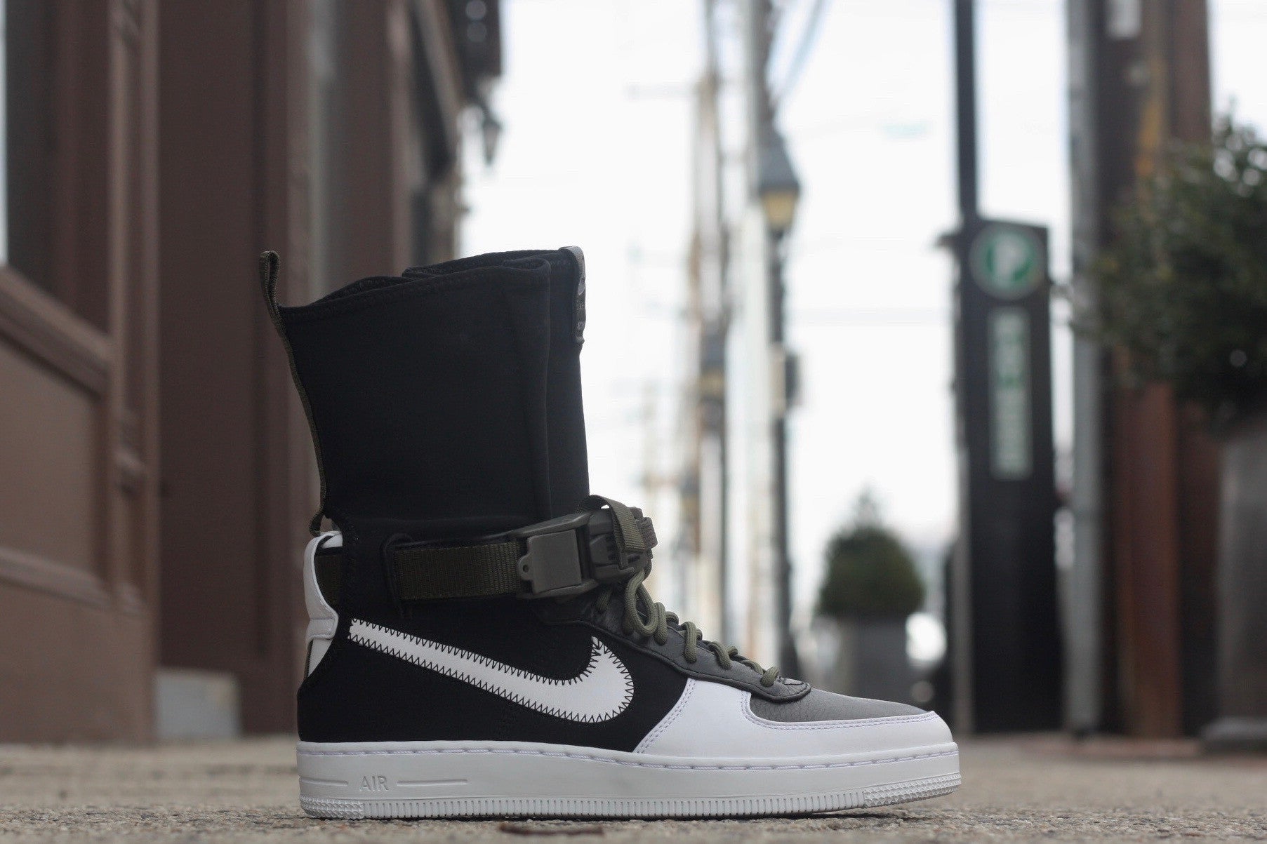 NIKE AIR FORCE 1 DOWNTOWN X ACRONYM "BLACK / WHITE" 649941-001