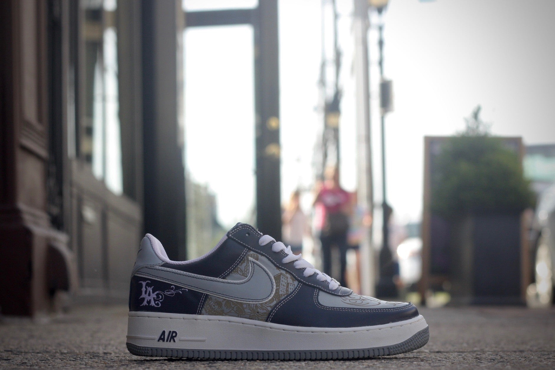 NIKE AIR FORCE ONE X MR CARTOON "LA" 312234-401