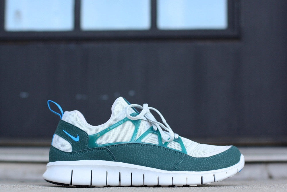 NIKE FREE HUARACHE LIGHT ATOMIC TEAL 555440 043 - thesneakerspy