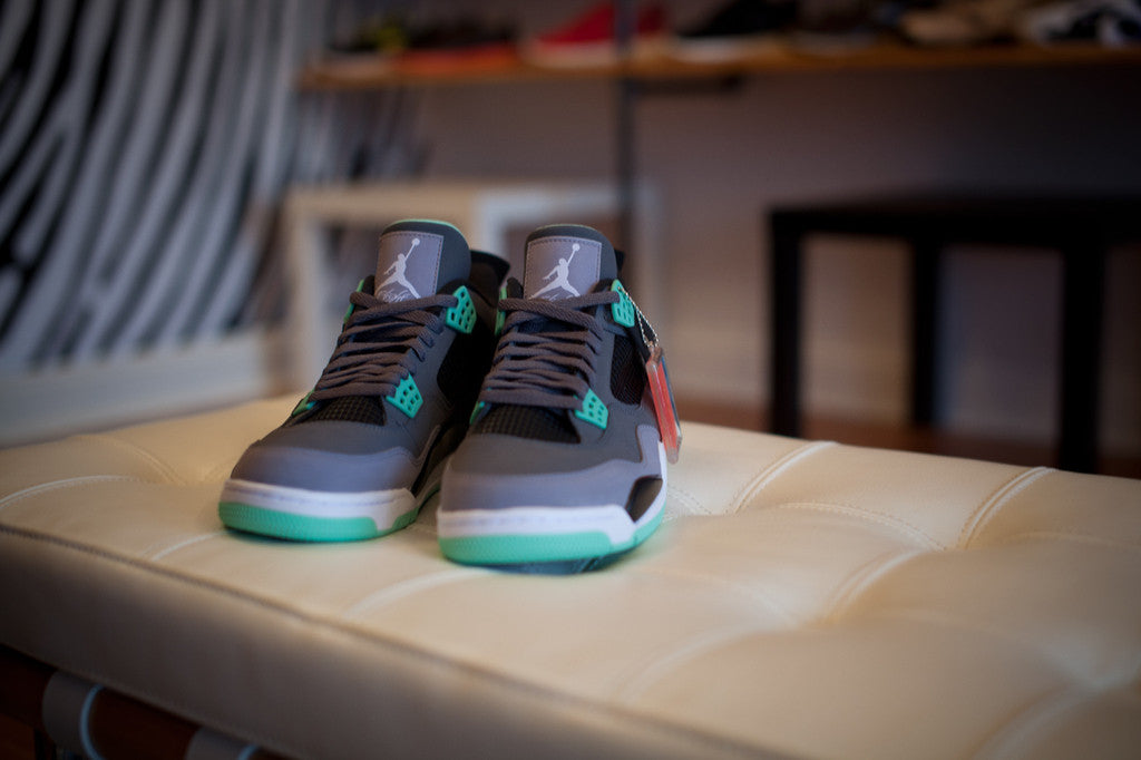 AIR JORDAN RETRO 4 "GREEN GLOW" 308497-033 - thesneakerspy